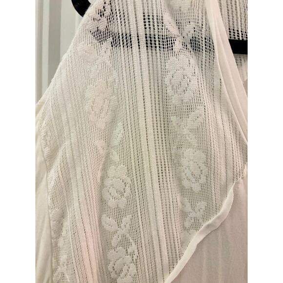 POL White Lace Sleeve Oversized V-Neck Top - Picture 3 of 5